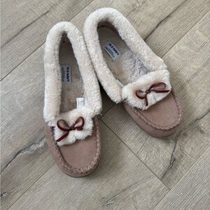 Old Navy Beige Moccasin Slippers with Burgundy Bow
